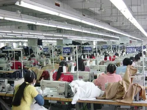 外貿訂單消失后 每天700家企業轉內貿，陣痛中的生存之戰